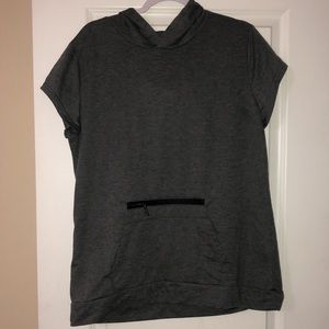 Men’s Short S, T-shirt w/ hood and zipper pocket